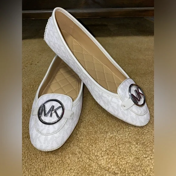MICHAEL MICHAEL KORS WITHE FLATS. - Picture 4 of 16